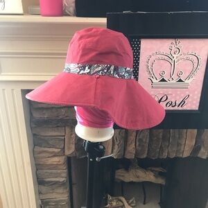 Reversible bucket hat